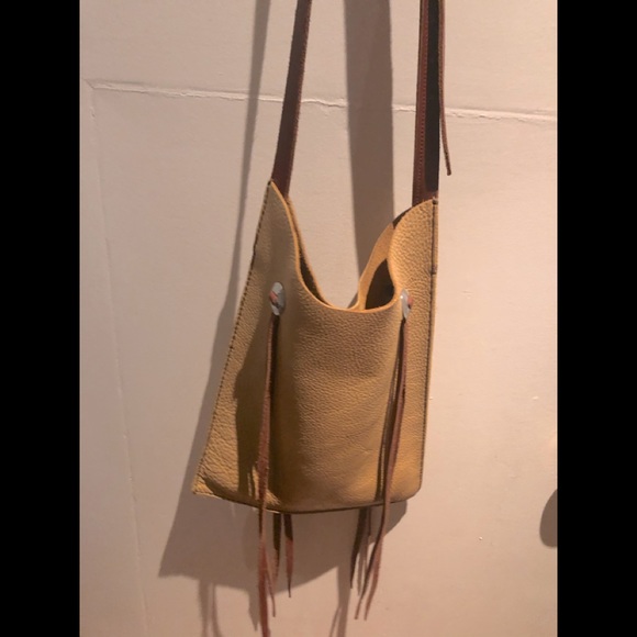 Pale yellow pebbled leather crossbody bag - Picture 1 of 5